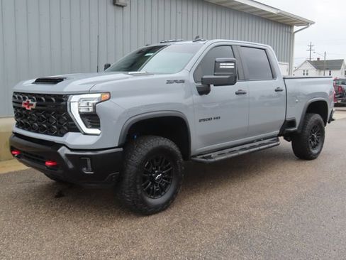 Used 2024 Chevrolet Silverado 2500 ZR2 w/ Technology Package AWD/4WD image 8