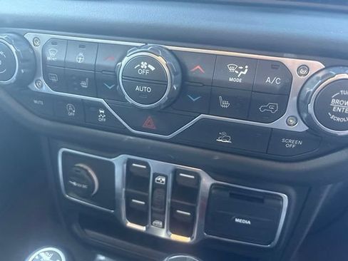 Used 2026 Jeep Wrangler Unlimited Sahara AWD/4WD image 8