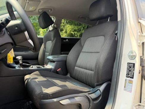 Used 2021 Kia Sportage LX AWD/4WD image 19