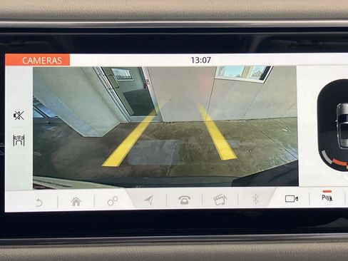 Used 2021 Land Rover Range Rover image 12