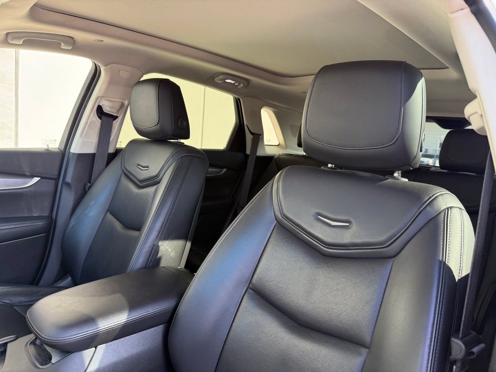 Used 2019 Cadillac XT5 Premium Luxury w/ Driver Assist Package AWD/4WD image 8
