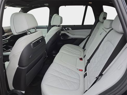 Used 2024 BMW X5 M60i image 17