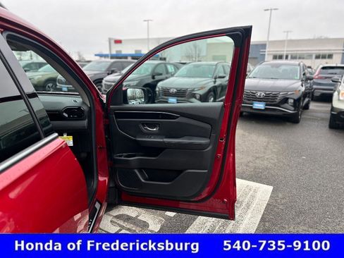 Certified 2025 Honda Pilot Touring image 28