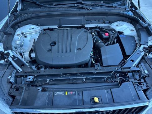 Used 2022 Volvo XC60 B5 Momentum image 19