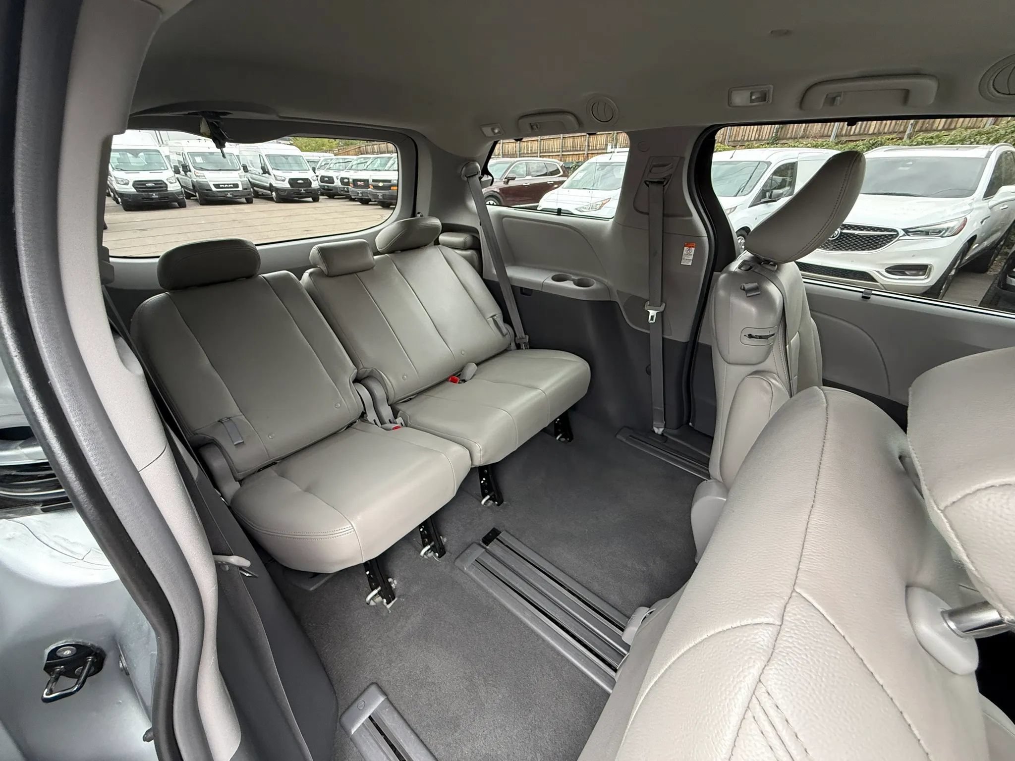 Used 2019 Toyota Sienna LE FWD image 24