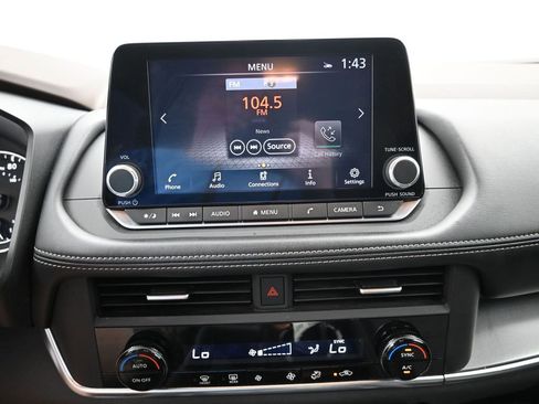 Used 2023 Nissan Rogue SV image 18