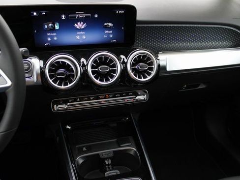 New 2026 Mercedes-Benz GLB 250 4MATIC image 25