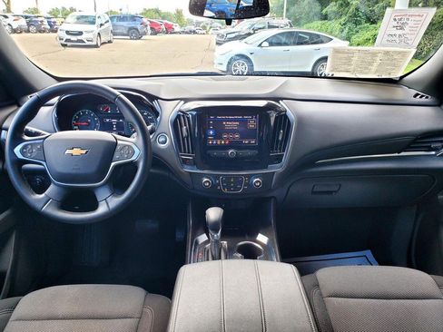 Used 2023 Chevrolet Traverse LT w/ LPO, Cargo Package FWD image 8