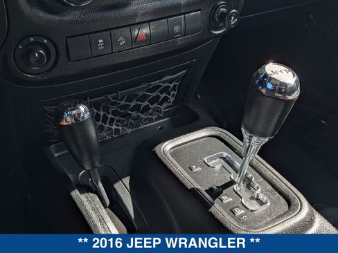 Used 2016 Jeep Wrangler Unlimited Sahara w/ Max Tow Package AWD/4WD image 33