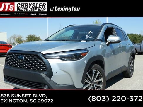 Used 2024 Toyota Corolla Cross XLE image 1