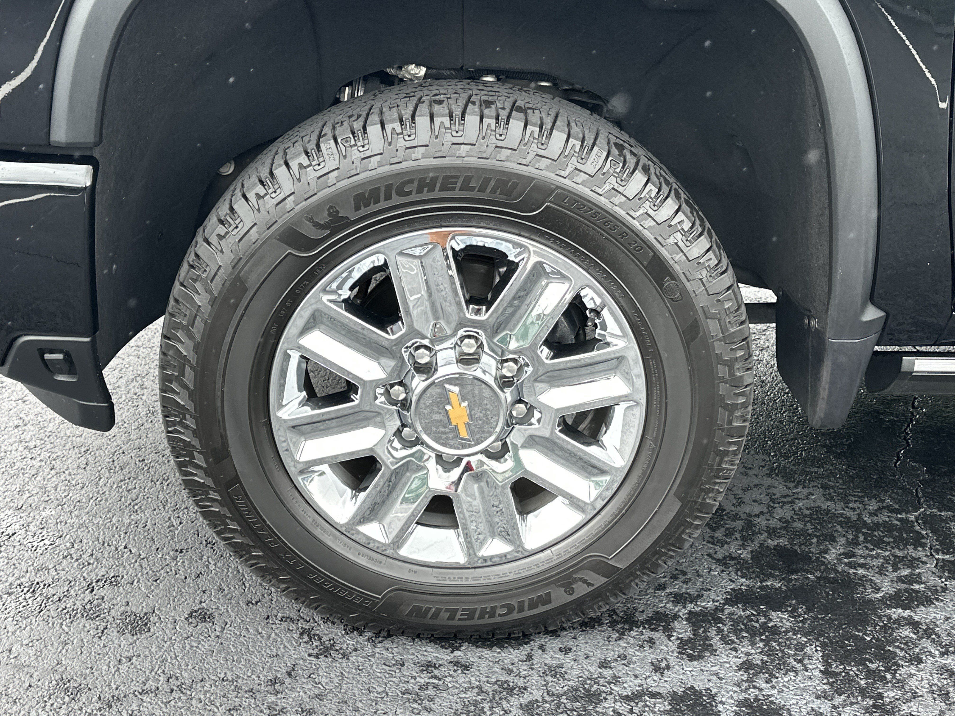 Used 2024 Chevrolet Silverado 2500 High Country w/ High Country Premium Package AWD/4WD image 11