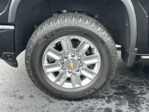 Used 2024 Chevrolet Silverado 2500 High Country w/ High Country Premium Package AWD/4WD image 11