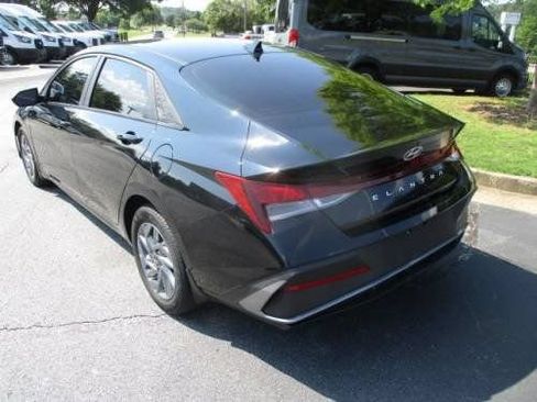 Used 2024 Hyundai Elantra SEL FWD image 3