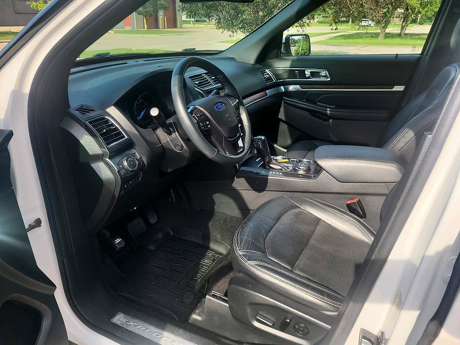Used 2019 Ford Explorer Limited w/ Equipment Group 301A AWD/4WD image 22
