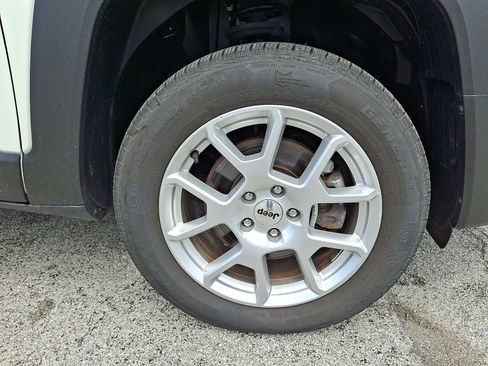 Used 2022 Jeep Renegade Latitude AWD/4WD image 9