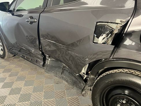 Used 2021 Toyota C-HR LE image 14