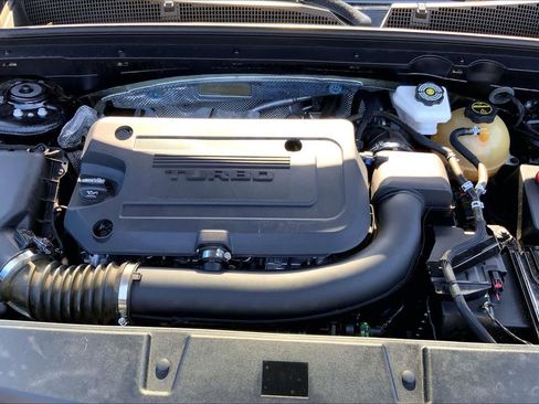 Certified 2025 Buick Envision Preferred AWD/4WD image 32