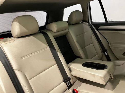 Used 2015 Volkswagen Golf TDI SE image 43