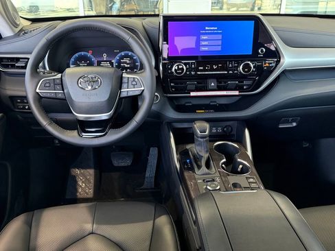 New 2026 Toyota Highlander Platinum image 27