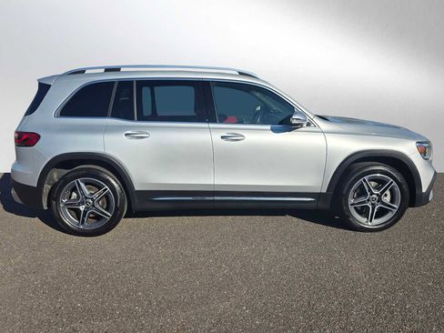 Used 2021 Mercedes-Benz GLB 250 4MATIC image 2