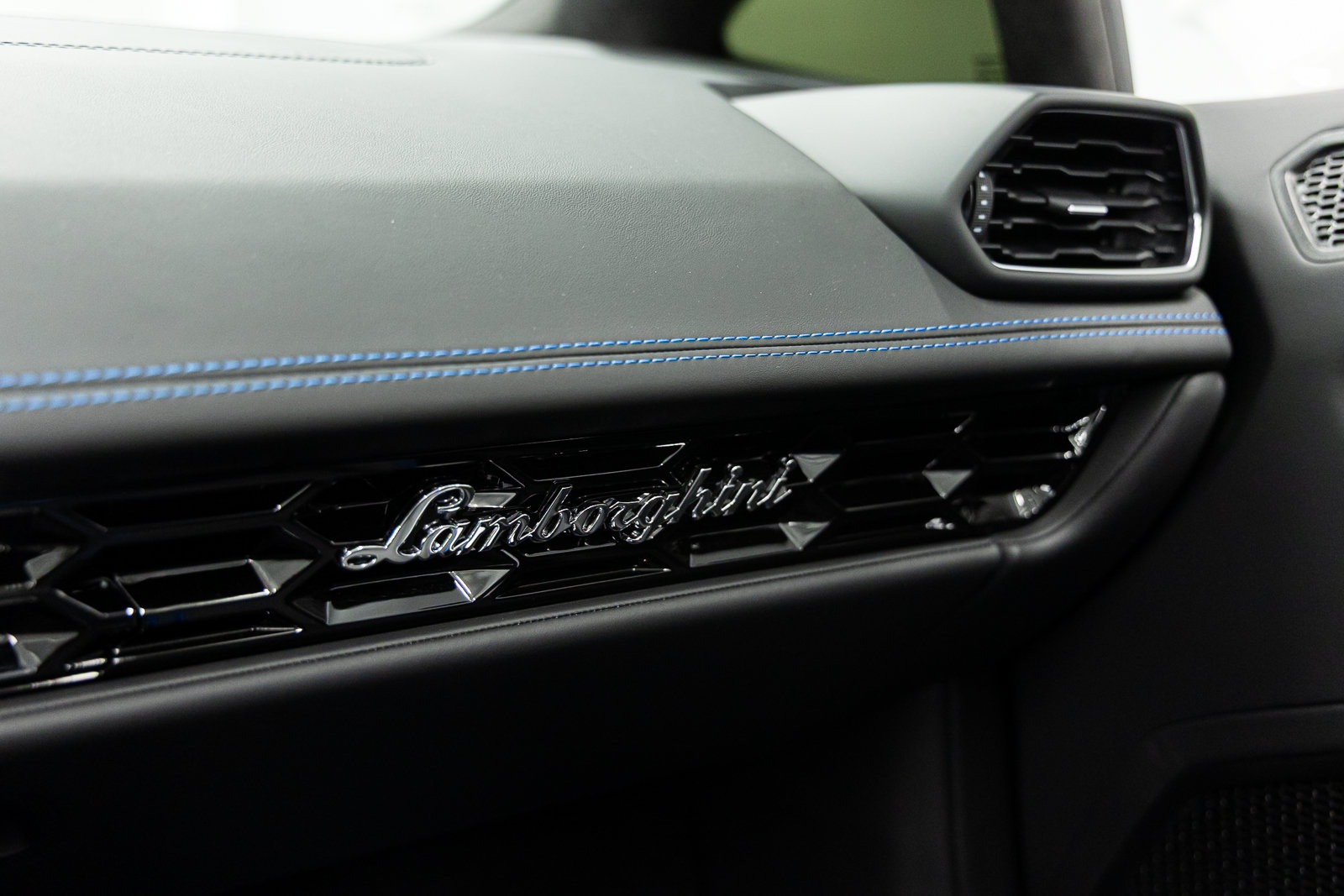 Used 2024 Lamborghini Huracan EVO AWD/4WD image 51