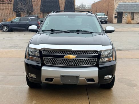 Used 2012 Chevrolet Avalanche LT image 2