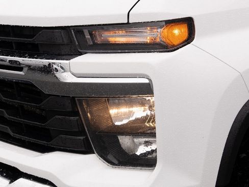 Used 2024 Chevrolet Silverado 3500 LT image 17