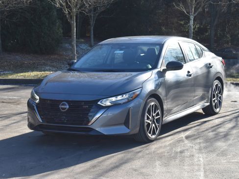 Used 2024 Nissan Sentra SR image 2