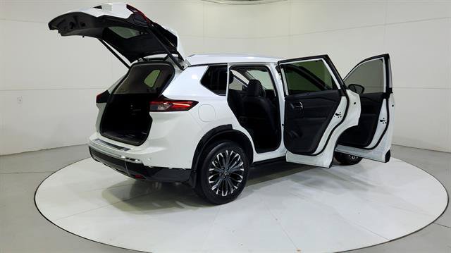 Certified 2024 Nissan Rogue Platinum w/ Platinum Premium Package FWD image 32
