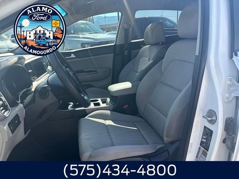 Used 2022 Kia Sportage LX image 5