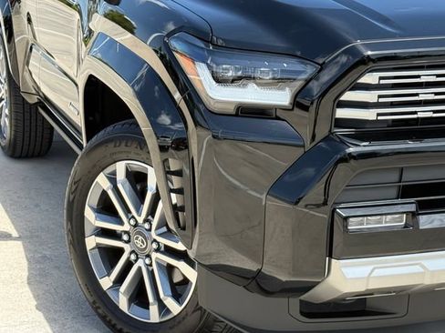 Used 2025 Toyota 4Runner Limited AWD/4WD image 3
