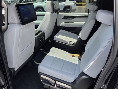 New 2026 Chevrolet Suburban Premier RWD image 6