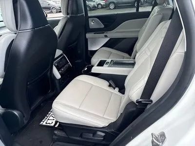Used 2025 Lincoln Aviator Reserve w/ Luxury Package RWD image 7