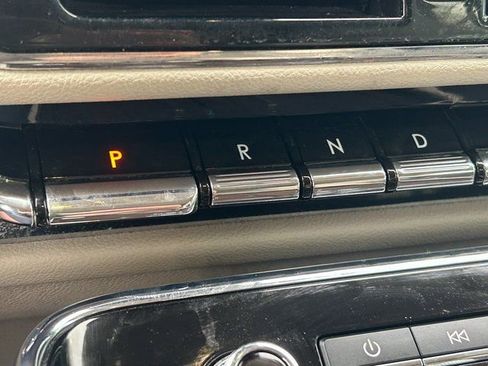 Used 2019 Lincoln Navigator Reserve image 18