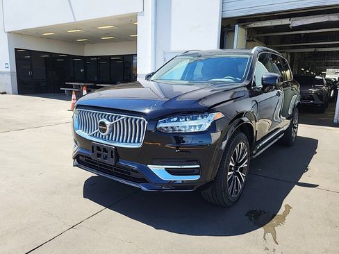 Used 2025 Volvo XC90 T8 Plus w/ Protection Package Premier AWD/4WD image 3