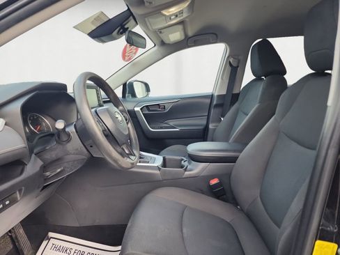 Certified 2022 Toyota RAV4 LE image 9