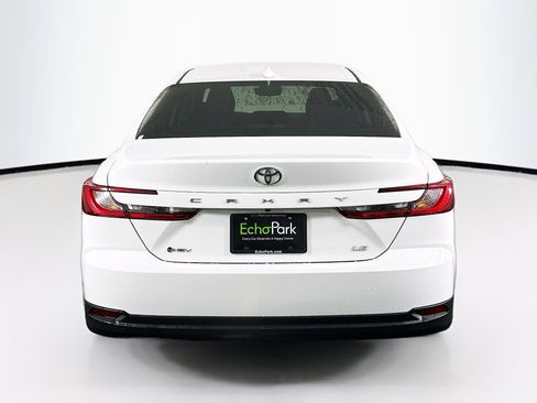Used 2025 Toyota Camry LE image 7
