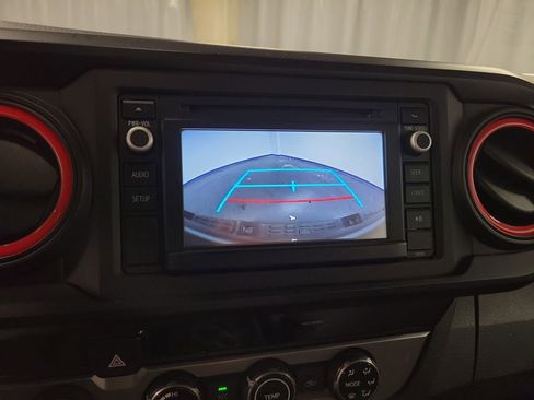 Used 2018 Toyota Tacoma SR image 16