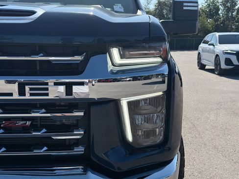 Used 2022 Chevrolet Silverado 2500 LTZ w/ LTZ Premium Package AWD/4WD image 9