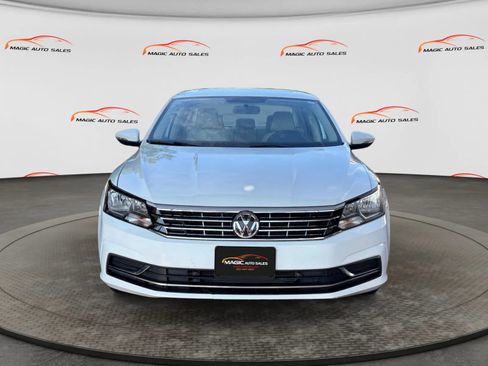 Used 2017 Volkswagen Passat 1.8T SE FWD image 3