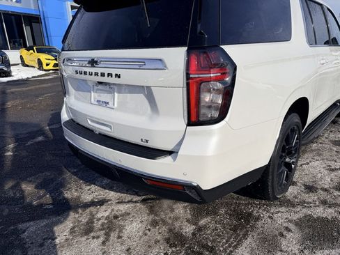 Used 2023 Chevrolet Suburban LT w/ Luxury Package image 7