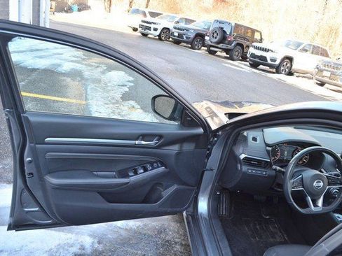 Used 2020 Nissan Altima 2.5 SV image 15