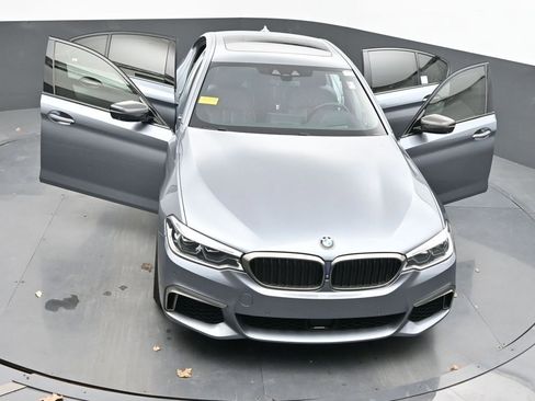 Used 2018 BMW M550i xDrive image 41