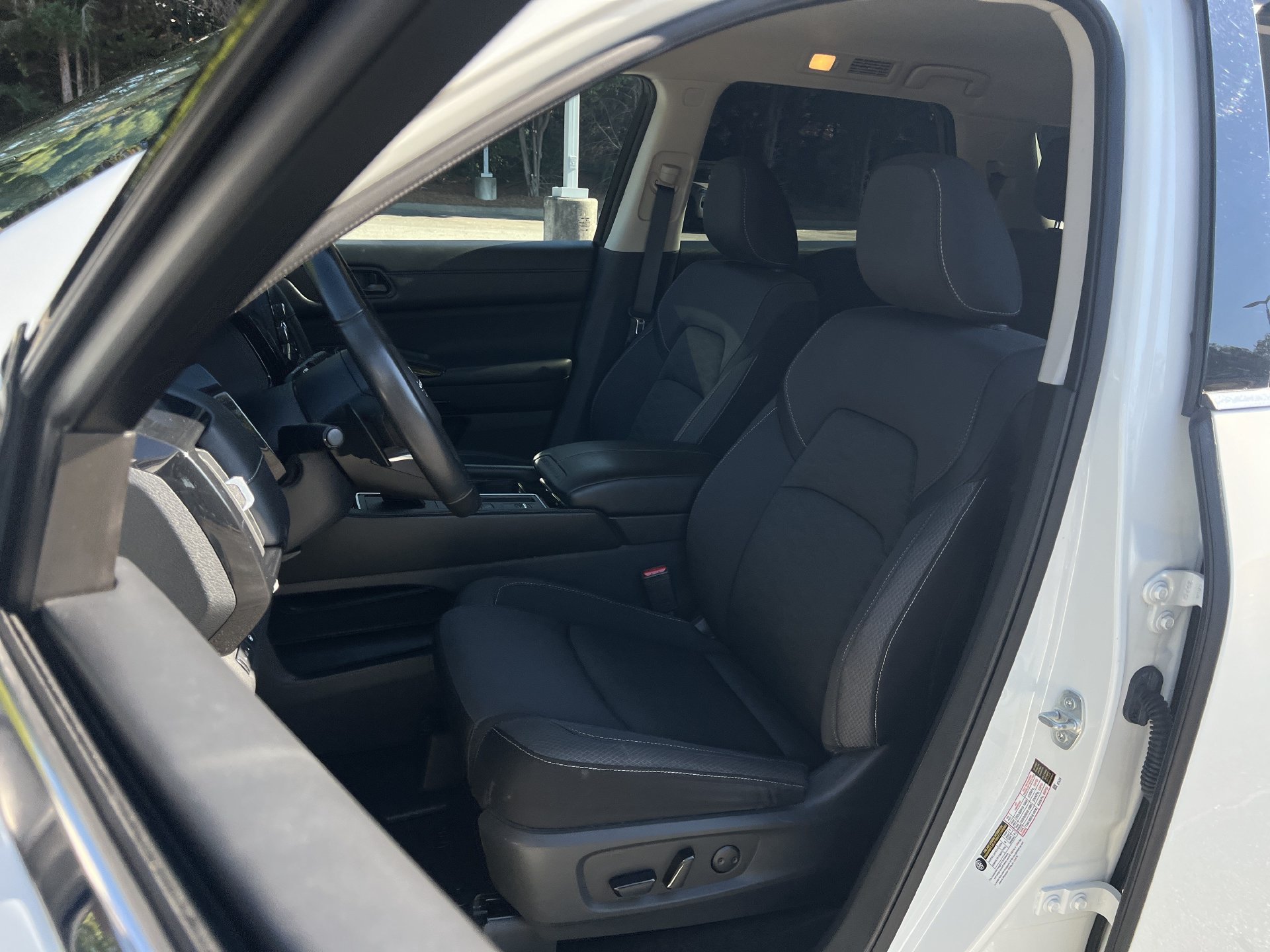 Used 2024 Nissan Pathfinder SV FWD image 16
