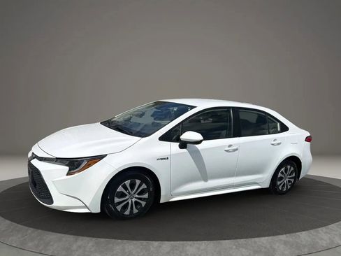 Used 2020 Toyota Corolla LE FWD image 2