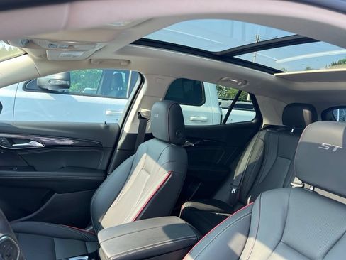 Used 2023 Buick Envision Essence w/ Sport Touring Package AWD/4WD image 7