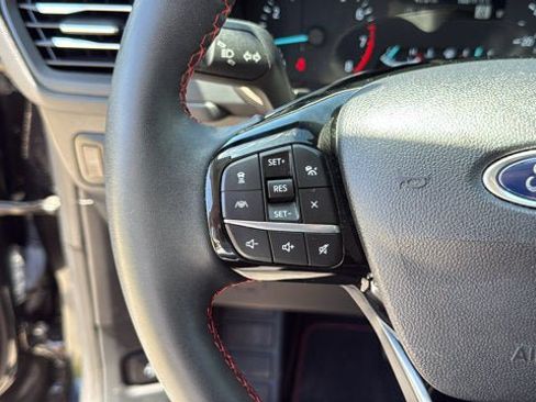 Used 2022 Ford Escape SEL w/ SEL Stealth AWD Package image 16