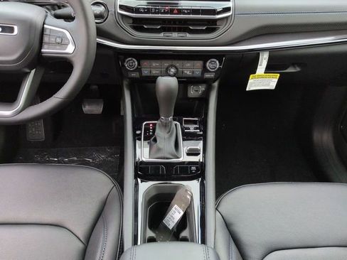New 2026 Jeep Compass Limited image 18