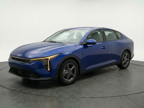 Used 2025 Kia K4 LXS image 3
