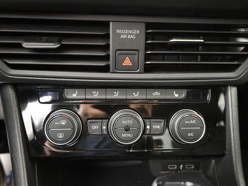 Used 2022 Volkswagen Jetta SE image 35